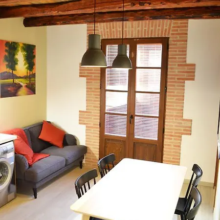 La Llacuna Apartment *